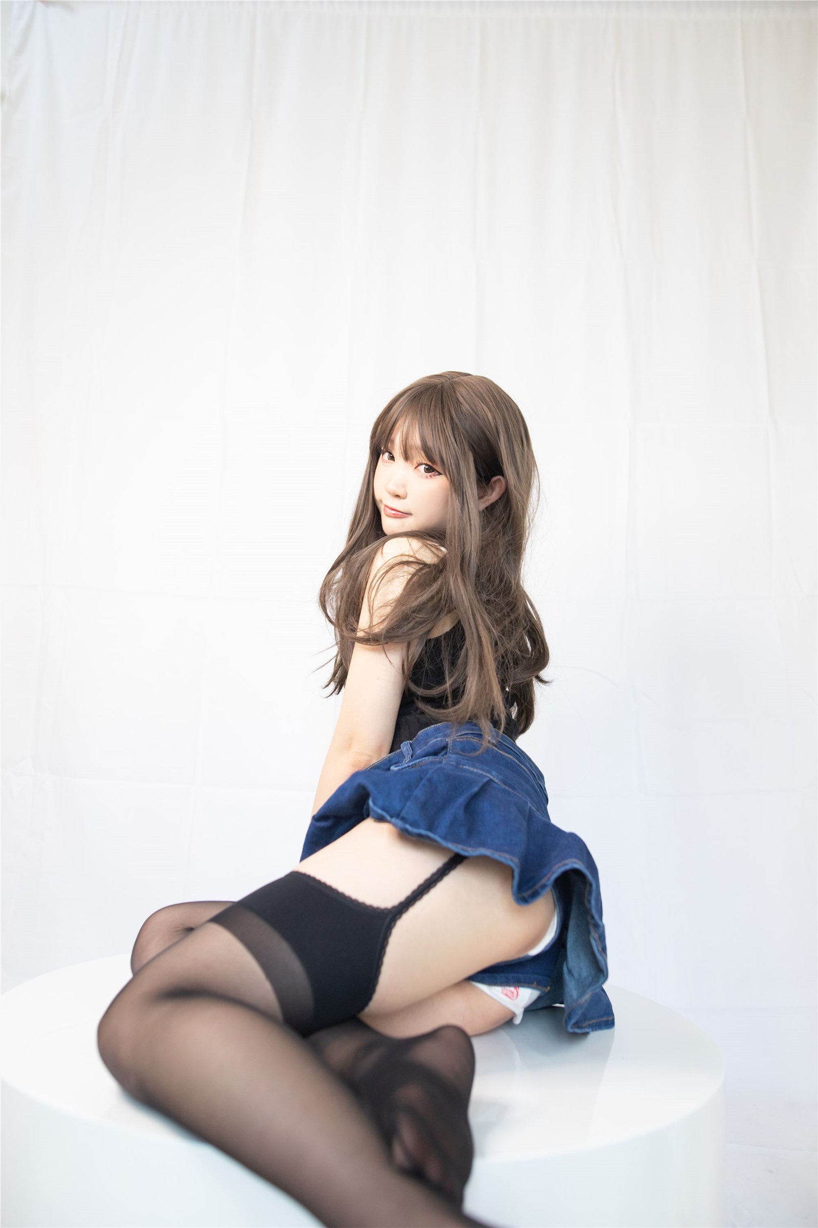 Nagiri Kamizawa - Sweater denim skirt with black silk halter(15)